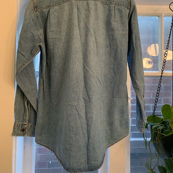 Vintage Levi’s denim button-up shirt - Picture 6 of 7